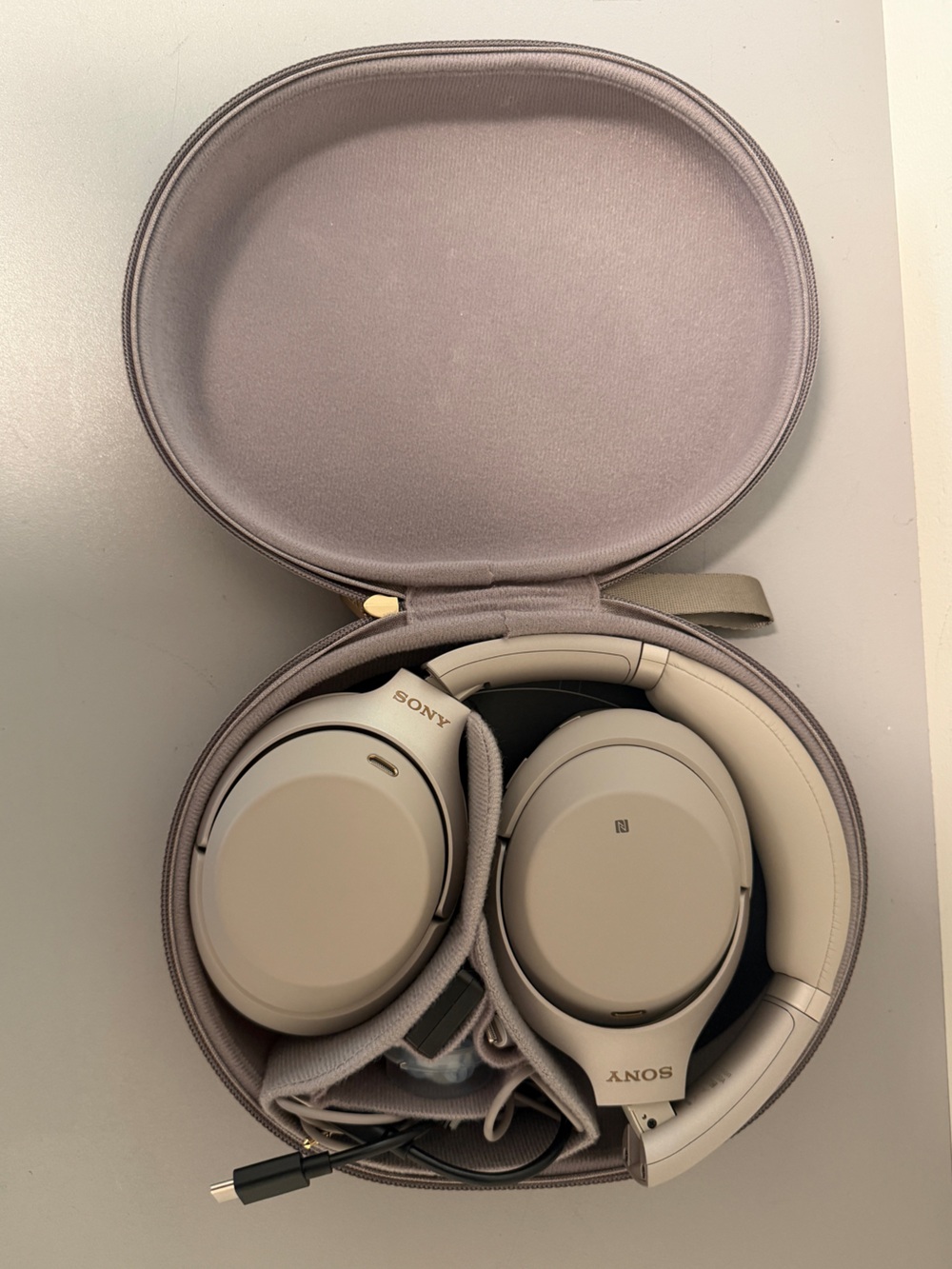 Sony AH-1000XM3 Noise Cancelling Over-Ear Headphones in Cream - Picture 3 of 7
